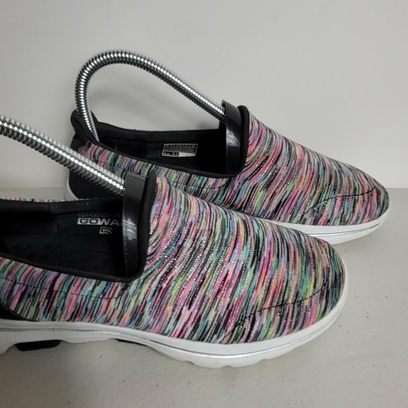 Skechers GoWalk 5 Sneakers- Fantastic Woman's Slip-On Flats Size 6 - Picture 5 of 8